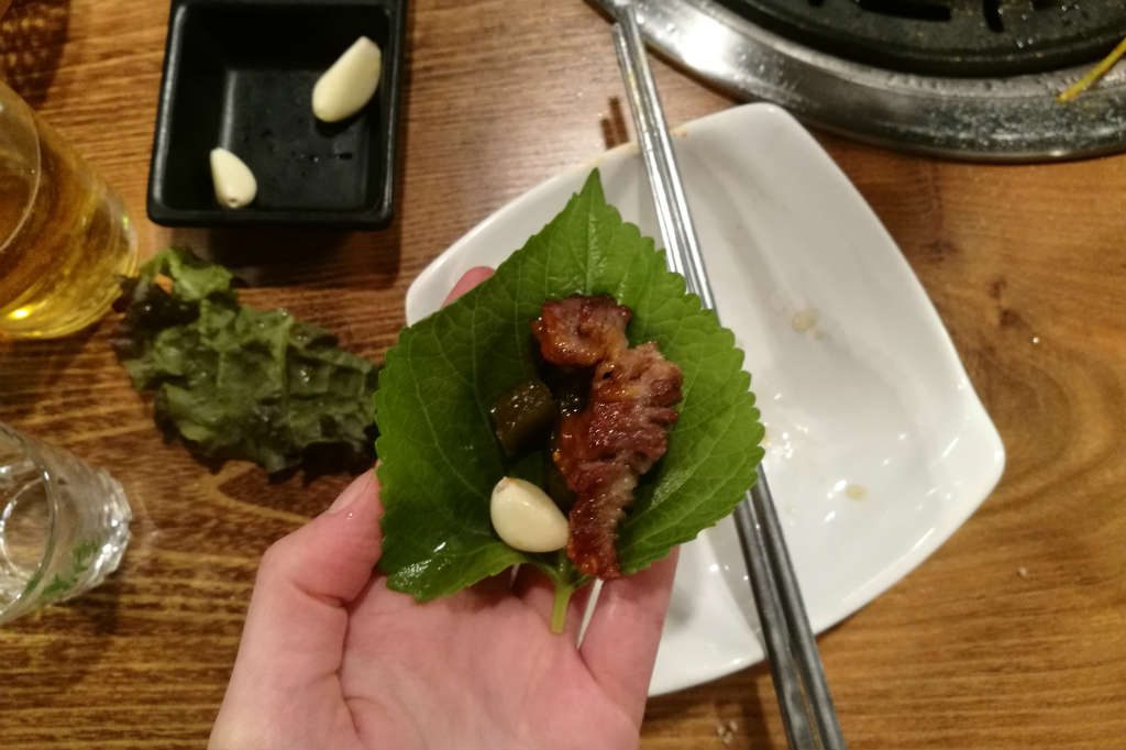 Filling my sesame leaf with sides and meat