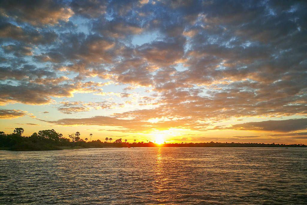 Zambezi sunset cruise in Zimbabwe