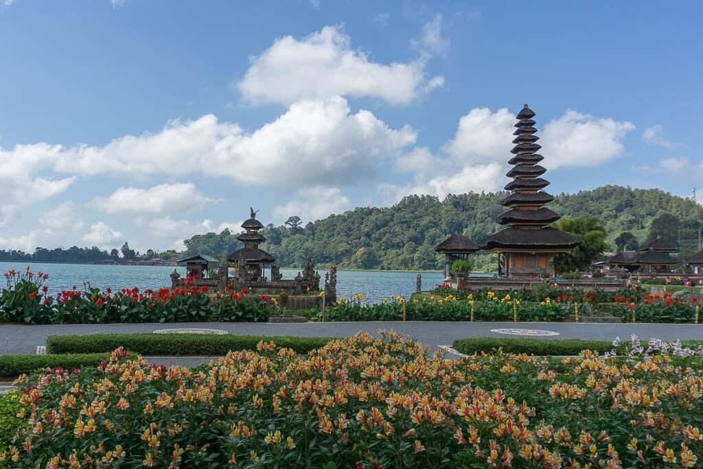 Visiting the Ulun Danu Temple